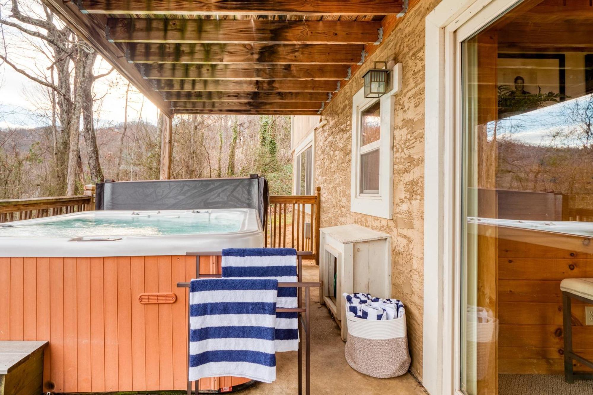 Chestnut By Avantstay Mountain Cabin W Treetop Views Hot Tub Game Room Gatlinburg Extérieur photo