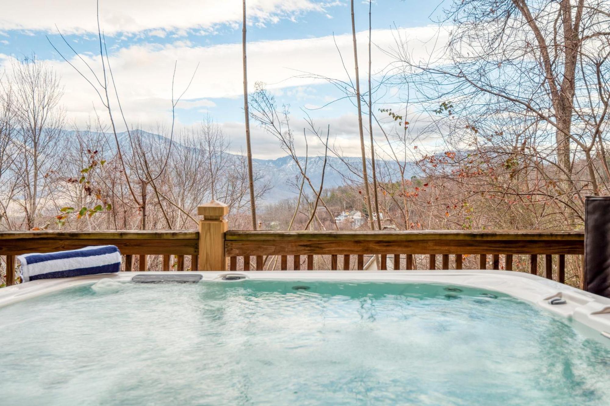 Chestnut By Avantstay Mountain Cabin W Treetop Views Hot Tub Game Room Gatlinburg Extérieur photo