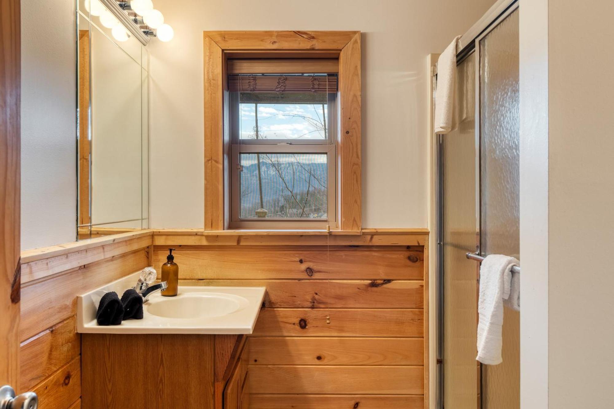 Chestnut By Avantstay Mountain Cabin W Treetop Views Hot Tub Game Room Gatlinburg Extérieur photo