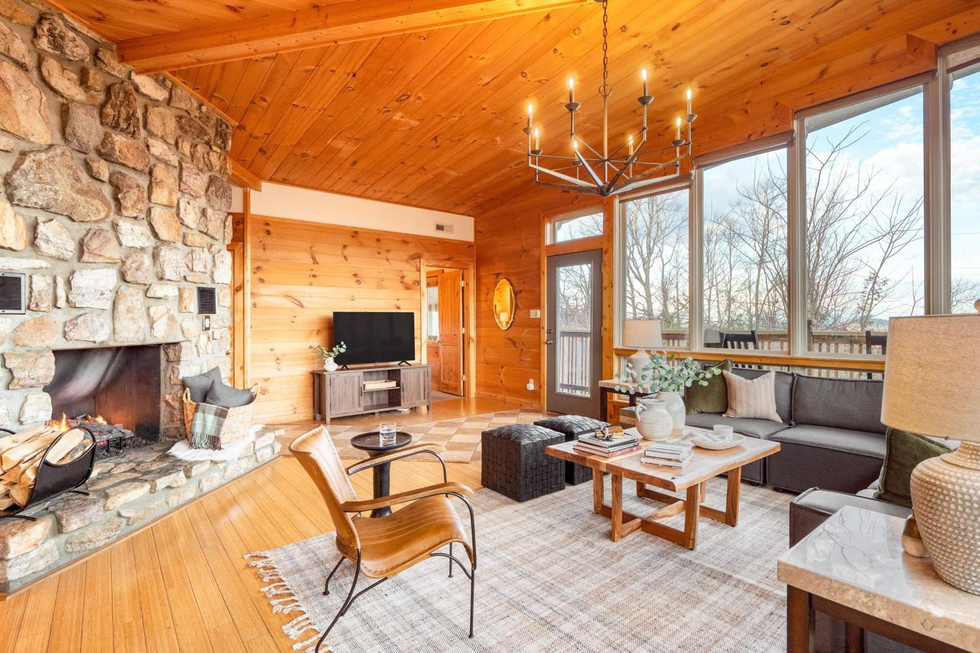 Chestnut By Avantstay Mountain Cabin W Treetop Views Hot Tub Game Room Gatlinburg Extérieur photo