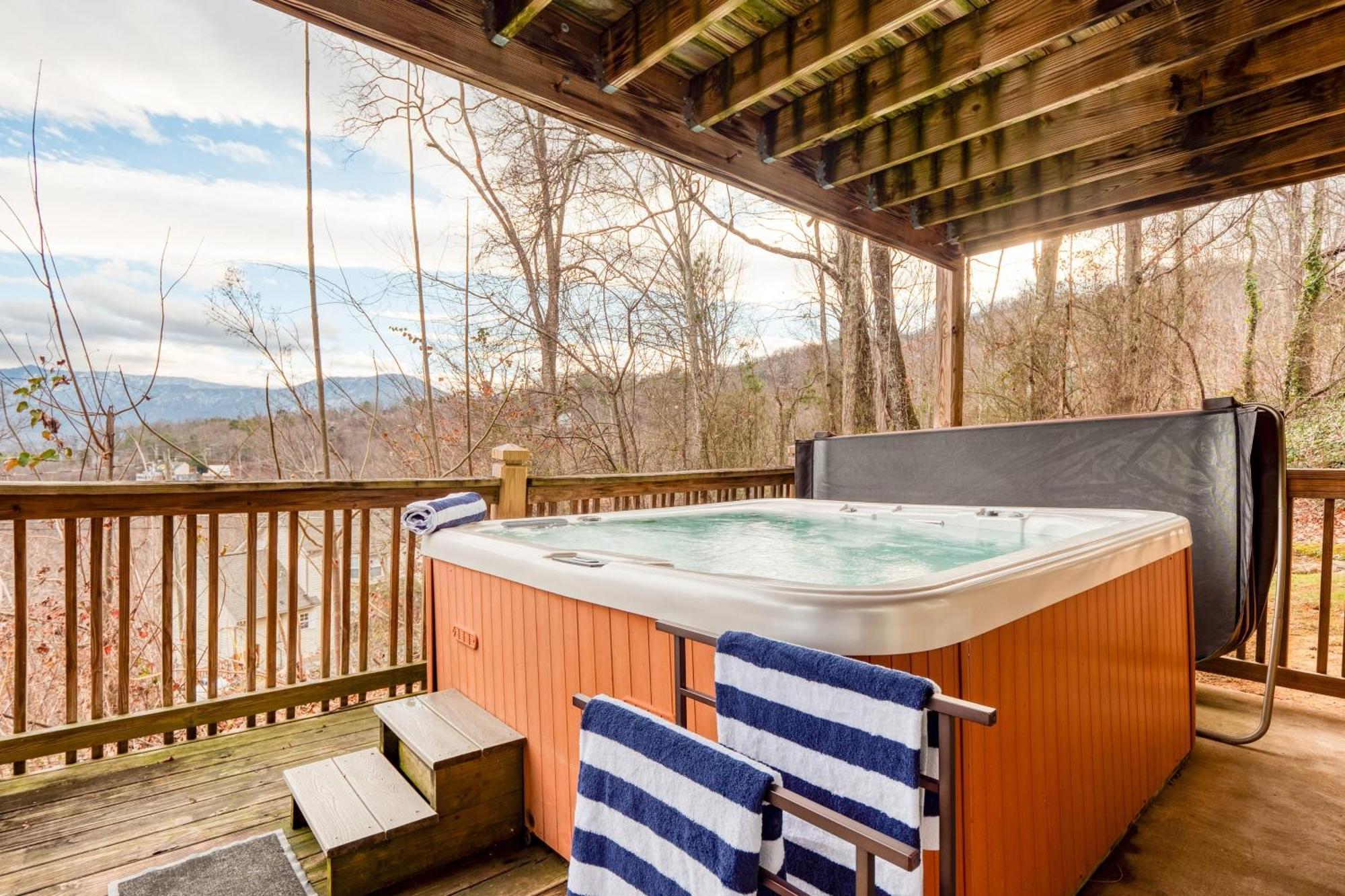 Chestnut By Avantstay Mountain Cabin W Treetop Views Hot Tub Game Room Gatlinburg Extérieur photo